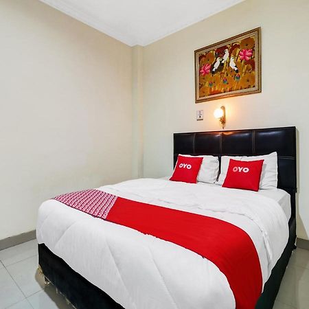 Oyo 90408 Hotel Horton Cirebon Esterno foto