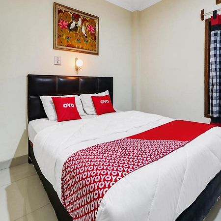 Oyo 90408 Hotel Horton Cirebon Esterno foto