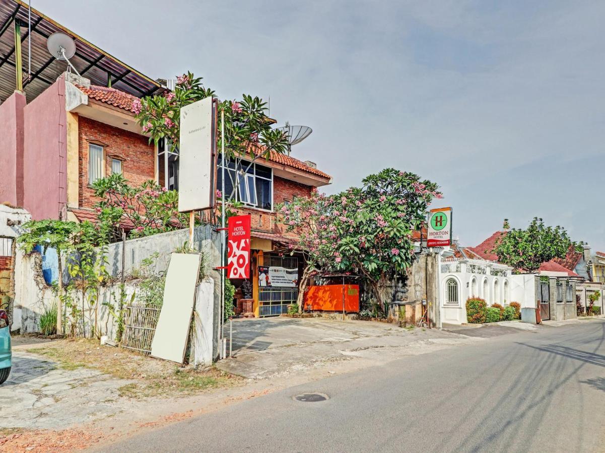 Oyo 90408 Hotel Horton Cirebon Esterno foto
