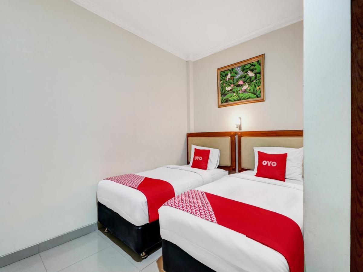 Oyo 90408 Hotel Horton Cirebon Esterno foto