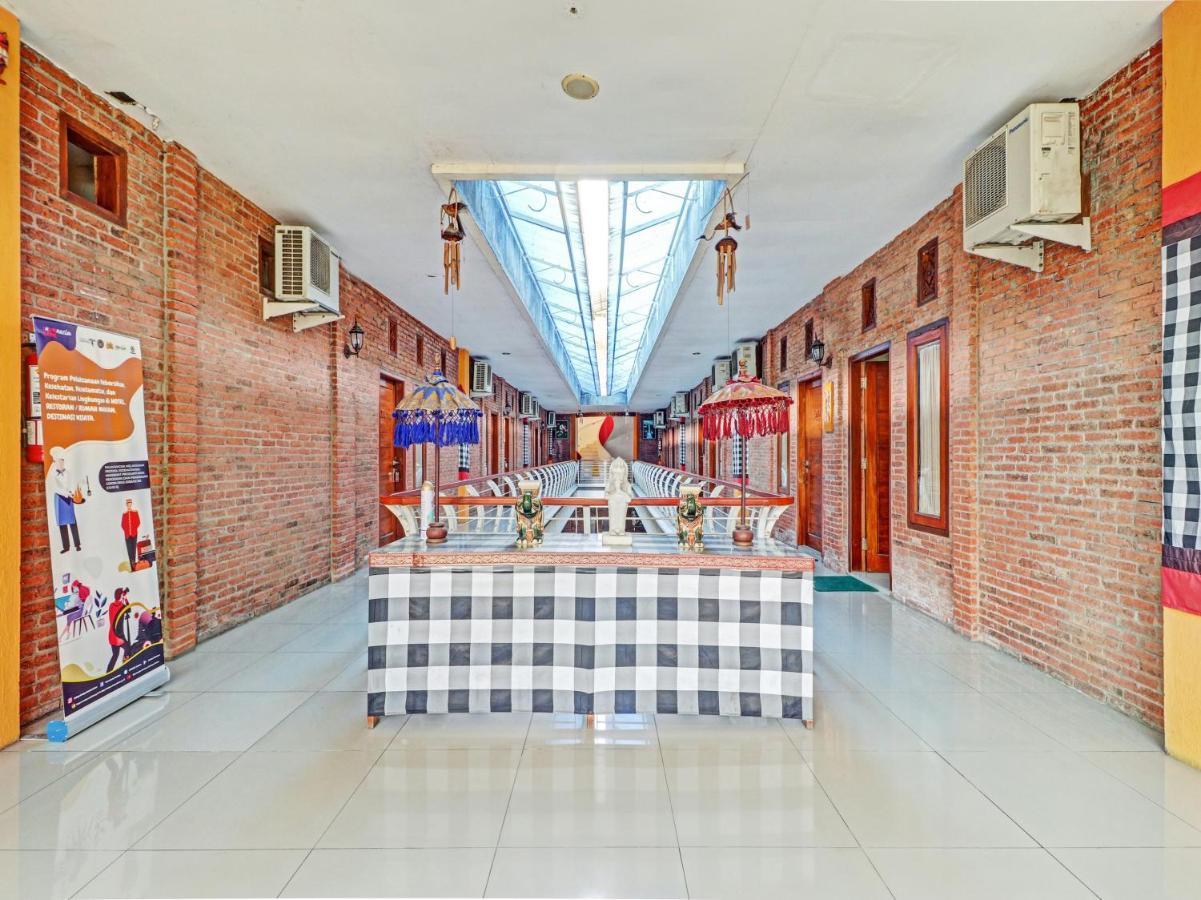 Oyo 90408 Hotel Horton Cirebon Esterno foto