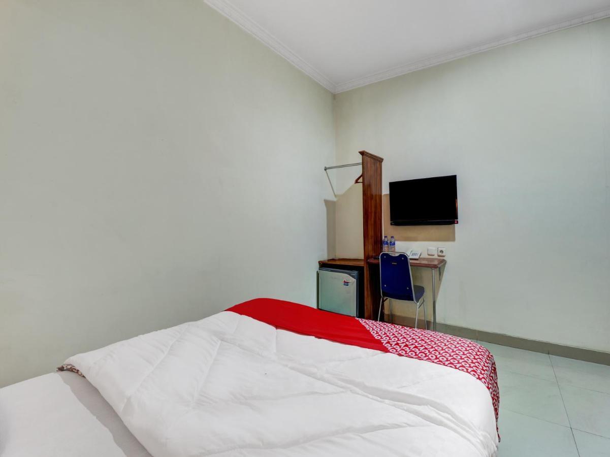 Oyo 90408 Hotel Horton Cirebon Esterno foto
