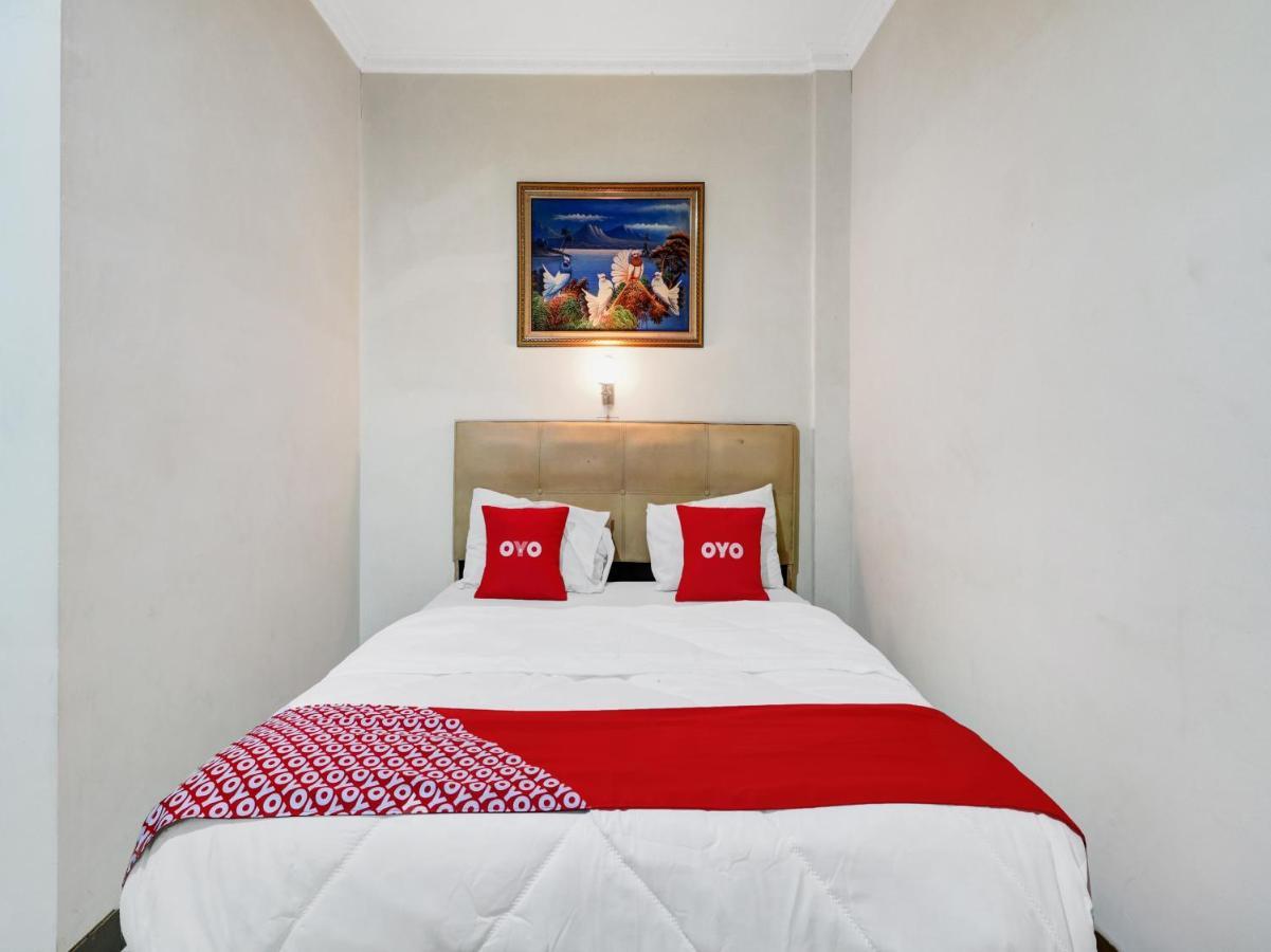 Oyo 90408 Hotel Horton Cirebon Esterno foto