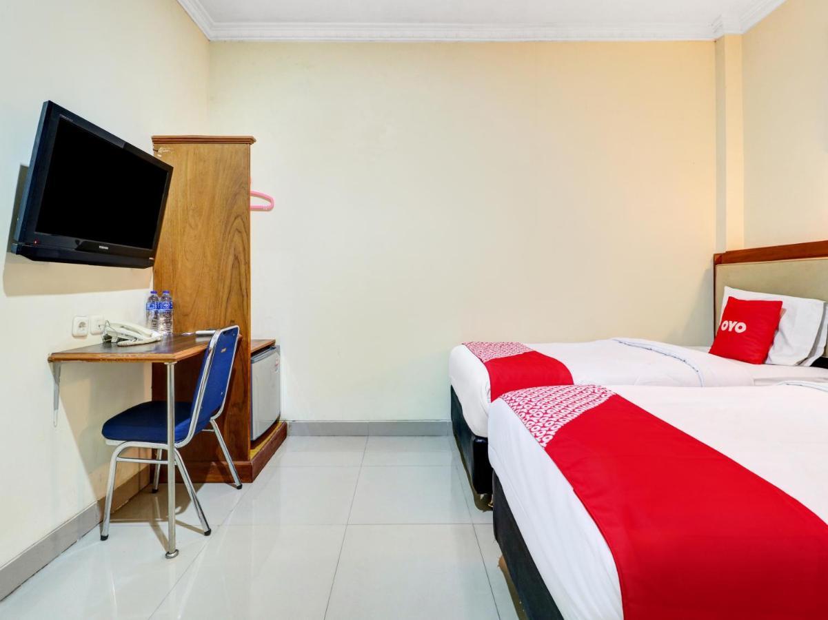 Oyo 90408 Hotel Horton Cirebon Esterno foto